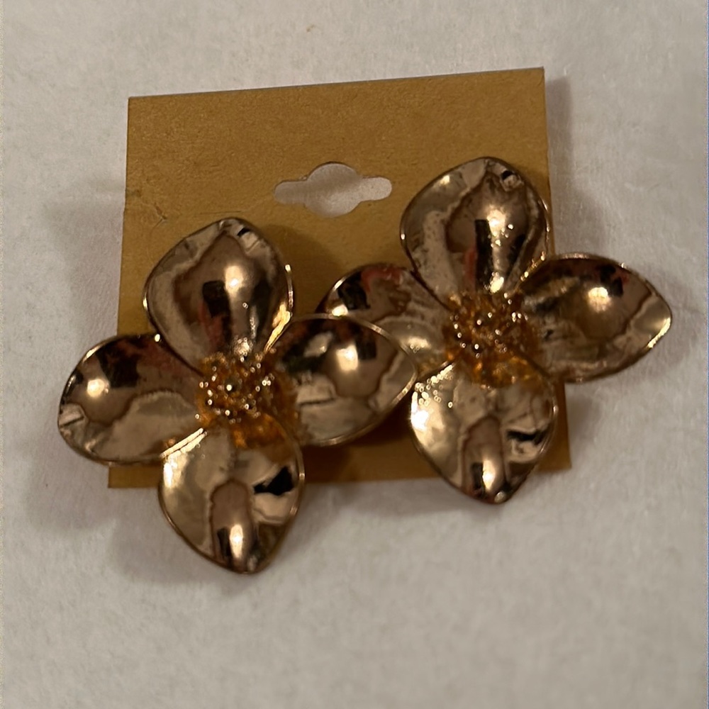 𝅺VINTAGE STATEMENT GOLD TONE FLORAL STYLE EARRINGS